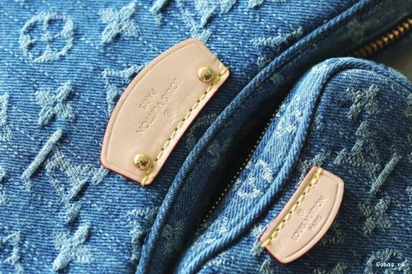MM Croissant LOUIS VUITTON 0708